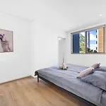 Cozy Apartment In Chatswood Next To Train Station