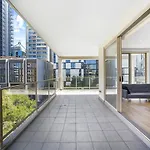 Cozy Apartment In Chatswood Next To Train Station