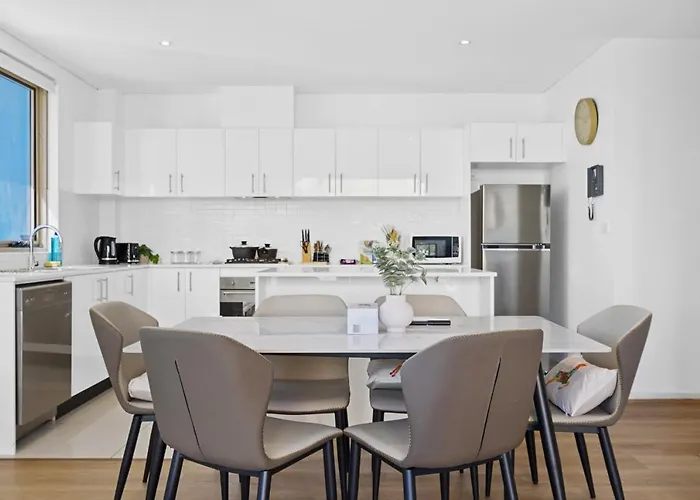 Cozy Apartment In Chatswood Next To Train Station